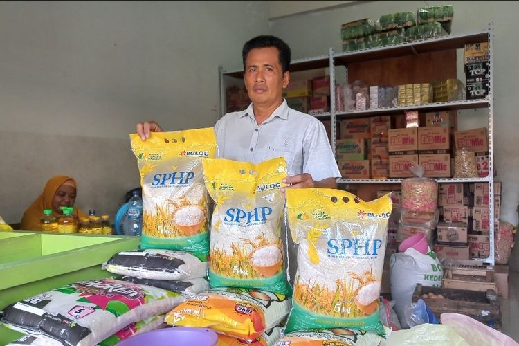 Harga Beras di Kabupaten Purworejo Jawa Tengah terus mengalami kenaikan. Bahkan, harga beras premium saat ini menyentuh harga Rp 17.000 perkilogramnya. 