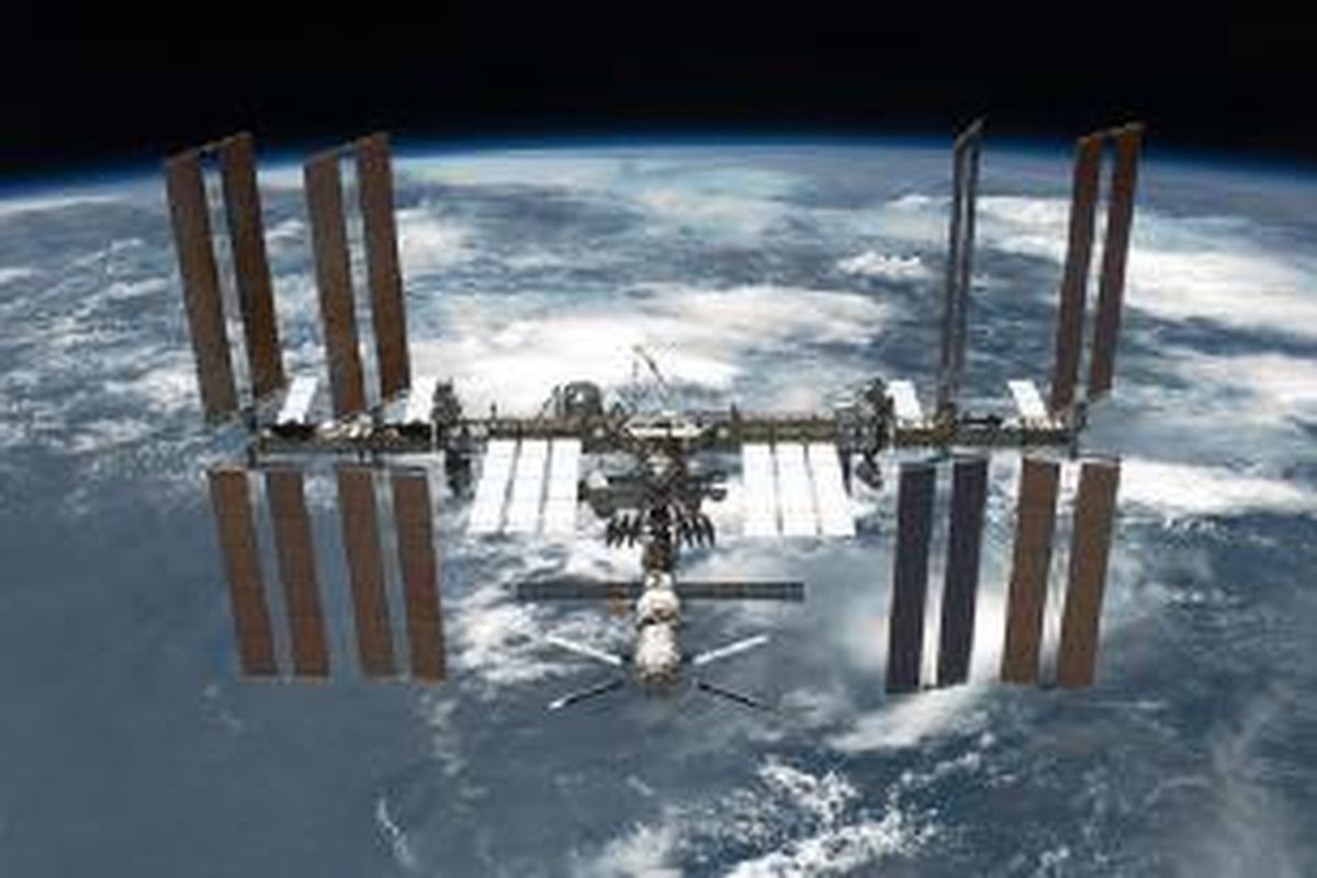 International Space Station (ISS) dilihat dari pesawat ulang alik Endeavour