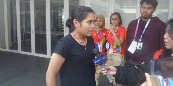 Pebulu tangkis tunggal putri Indonesia, Gregoria Mariska Tunjung, diwawancarai seusai pertandingan beregu putri Asian Games 2018, di Istora Senayan, Jakarta, Selasa (21/8/2018).
