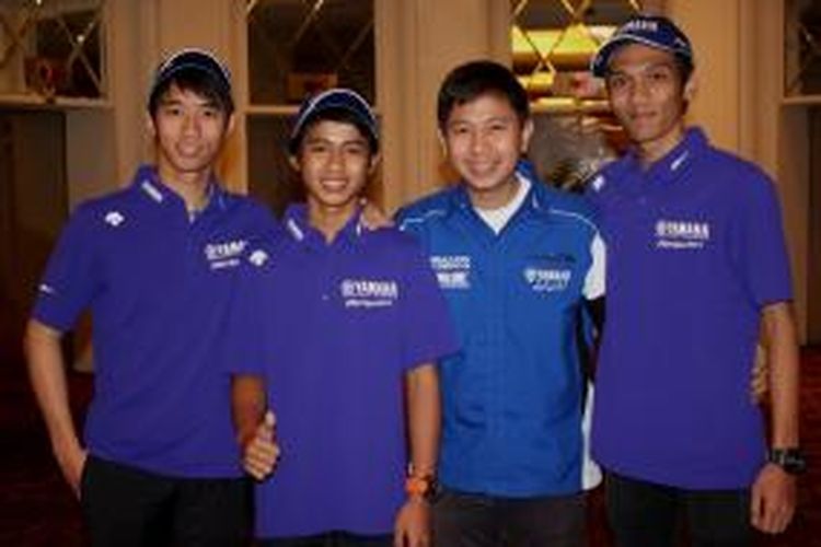 Tim Yamaha Indonesia (kiri-kanan), Imanuel Pratna, Galang Hendra, Wahyu Rusmayadi (manajer), dan Sigit PD.