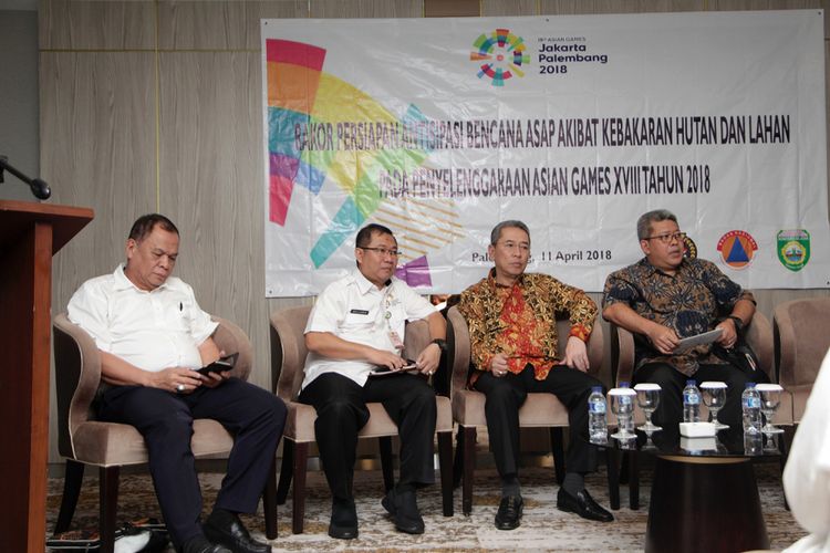  Rapat koordinasi antisipasi bencana asap akibat kebakaran hutan dan lahan pada penyelenggaraan Asian Games , di hotel Exelton Palembang, Rabu (11/4/2018).