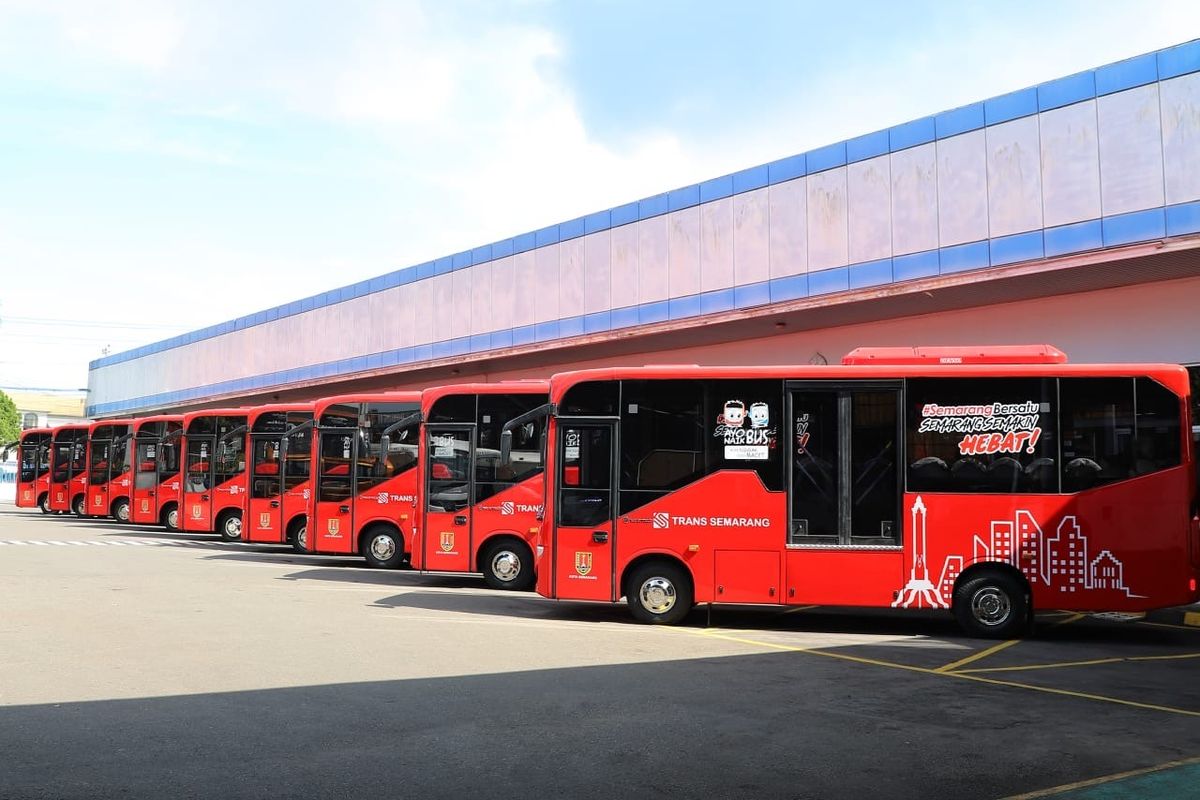 Penambahan 10 armada baru Trans Semarang di Koridor 4 sebagai bagian dari upaya peremajaan transportasi publik oleh Wali Kota Semarang Agustina Wilujeng untuk meningkatkan kenyamanan dan kualitas layanan masyarakat.