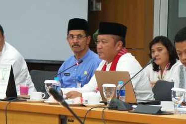  Kepala Dinas Pertamanan dan Pemakaman DKI Jakarta Djafar Muchlisin saat rapat kerja antara Komisi D di Gedung DPRD DKI Jakarta, Kamis (11/8/2016).