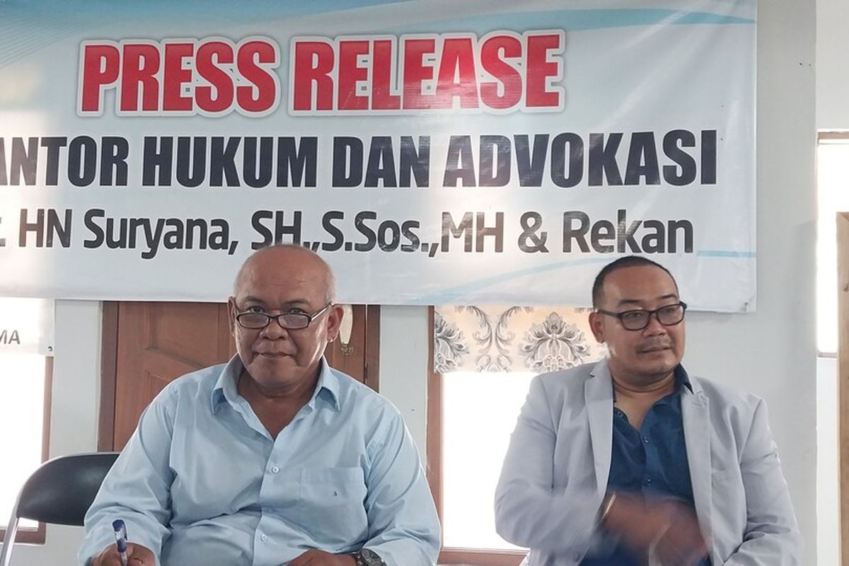 Praktisi hukum sekaligus Direktur STHG Tasikmalaya, Jawa Barat, Nana Surayana, memberikan keterangan menanggapi kasus tuduhan dugaan salah tangkap oleh Anghota DPR RI Rieke Diah Pitaloka di kantornya, Selasa (4/2/2025).