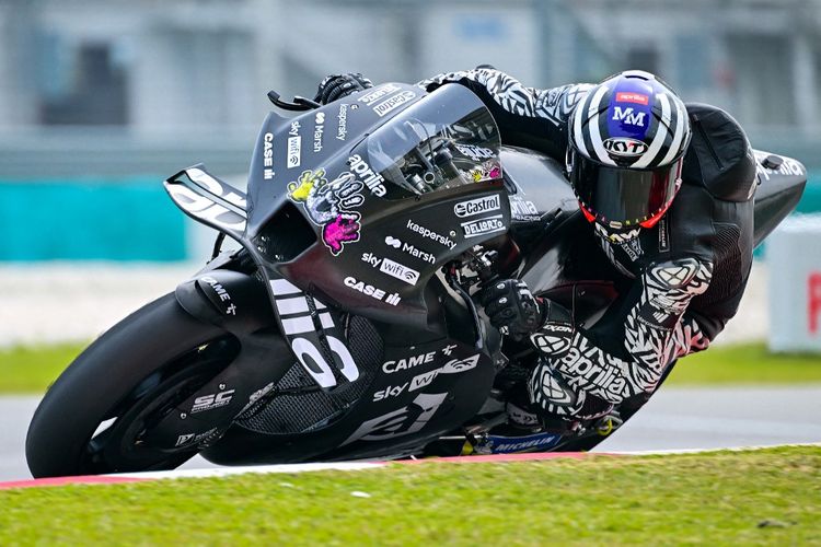 Aleix Espargaro saat sesi tes pra-musim MotoGP 2022 di Sirkuit Sepang, Malaysia. (Photo by Ahmad Fadali / AFP)