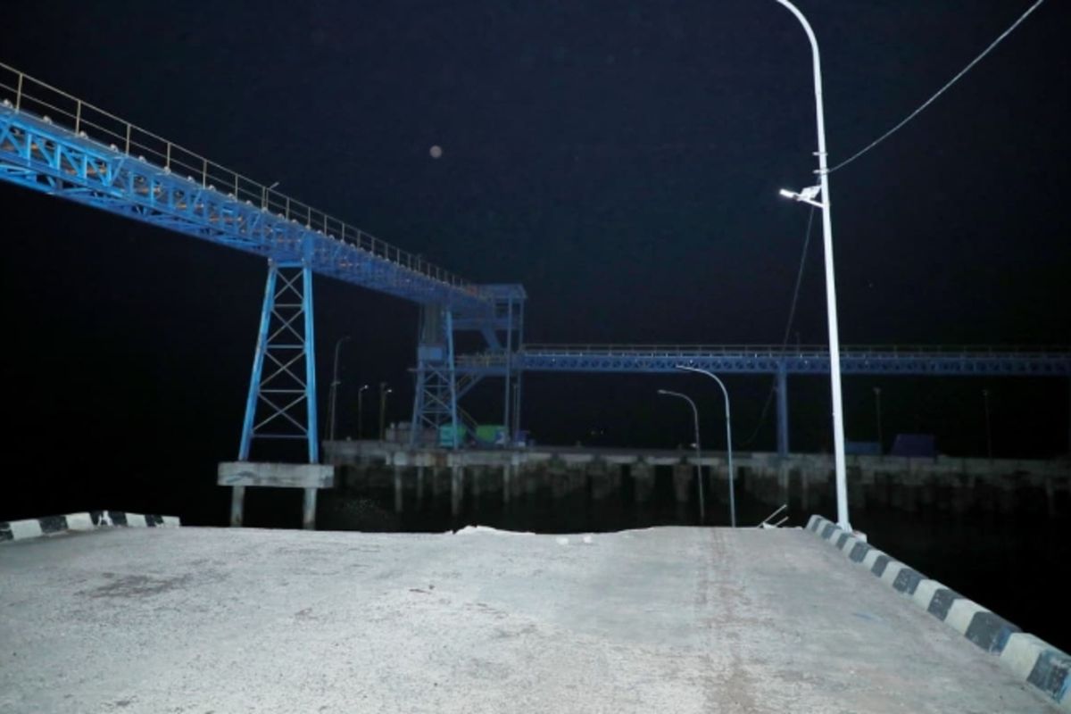 Jembatan penghubung dermaga di Pelabuhan Tanjung Buton, Kabupaten Siak, Riau, Senin (5/1/2026).