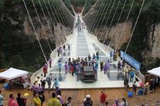 13 Hari Beroperasi, Jembatan Kaca Tertinggi di Dunia Ditutup