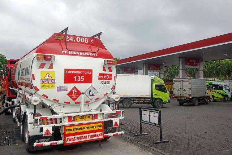 PT Pertamina menambah 93 truk tangki BBM ke wilayah Jember untuk mengatasi krisis BBM di Jember, Jawa Timur pada Rabu (30/7/2025).