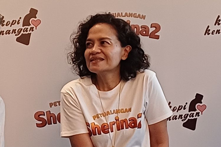 Produser film Petualangan Sherina 2, Mira Lesmana saat jumpa pers di daerah Kebon Sirih, Jakarta Pusat, Kamis (31/8/2023).