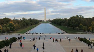 Trump Bikin Proyek Baru Lagi: Renovasi 'Kolam Kotor' di Washington DC