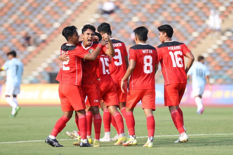 Pertandingan timnas U22 Indonesia vs Myanmar pada SEA Games 2023 berlangsung di Stadion Nasional Olimpiade, Phnom Penh, Kamboja, pada Kamis (4/5/2023) sore WIB. Selanjutnya, timnas U22 Indonesia akan melawan tuan rumah Kamboja pada laga terakhir Grup A sepak bola SEA Games 2023, Rabu (10/5/2023) malam WIB.
