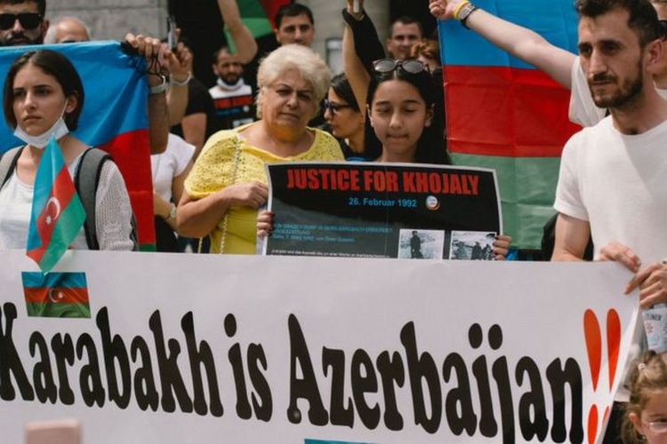 Konflik Azerbaijan-Armenia memicu protes publik di kedua negara.