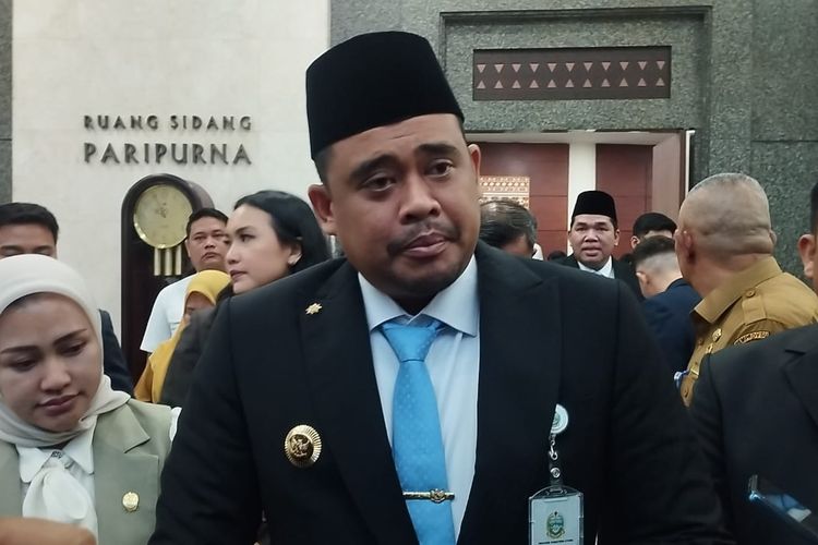 Gubernur Sumatera Utara, Bobby Nasution, saat memberikan keterangan kepada awak media usai mengikuti rapat paripurna di DPRD Sumut, Senin (29/9/2025).