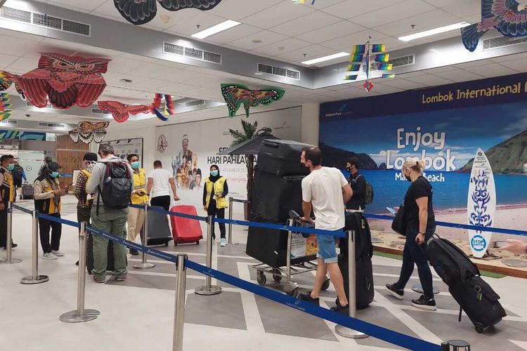 Penumpang di Bandara Lombok mengalami peningkatan, selama pelaksanaan event World Superbike di Sirkuit Mandalika, Lombok.