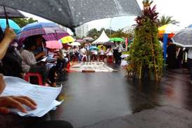Jemaat GKI Yasmin dan HKBP Filadelfia Melaksanakan Ibadah Perayaan Natal di Seberang Istana Merdeka, Jakarta