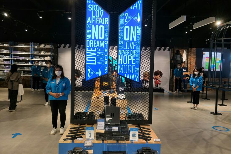 Pop up store BTS Map of The Soul di Senayan City, Jakarta, resmi dibuka hari ini, Rabu (8/12/2021).