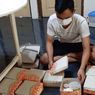 Tempat Kerjanya Tutup, Pegawai Resto Jadi Relawan Pengantar Makanan untuk Pasien Covid-19