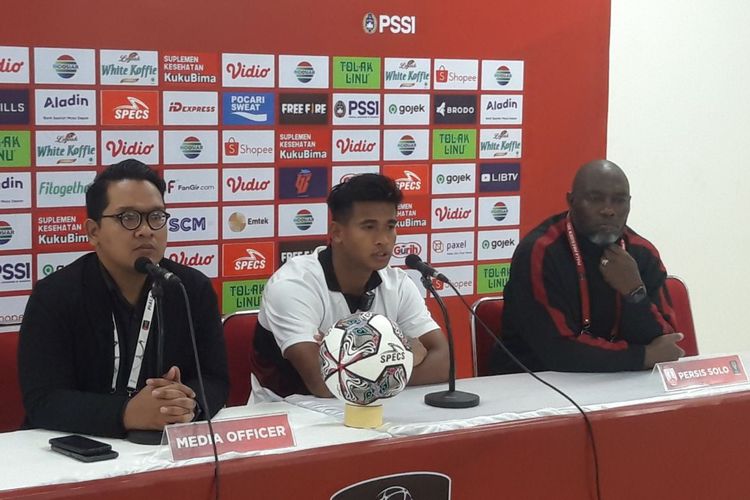 pelatih Persis Solo, Jacksen F Tiago (kanan)