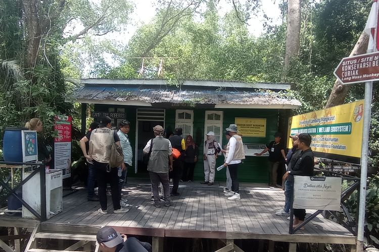 Pintu masuk Pulau Curiak yang dijadikan sebagai Stasiun Riset Bekantan. Kawasan ini dijadikan sebagai salah satu situs Geopark Meratus.