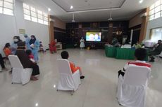 Sebelum Disuntik Vaksin Covid-19, Anak-anak di Magelang Diajak Nonton Kartun dan Dapat Susu