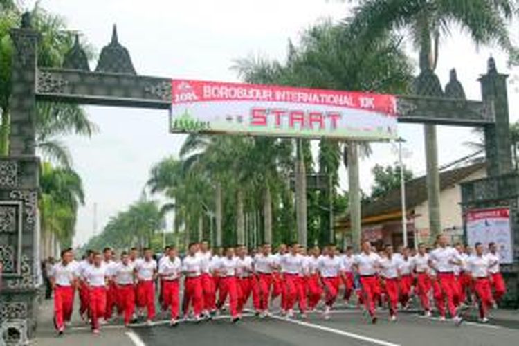 International Borobudur 10 K digelar di kawasan Borobudur Kabupaten Magelang Jawa Tengah, Minggu (17/11/2013).