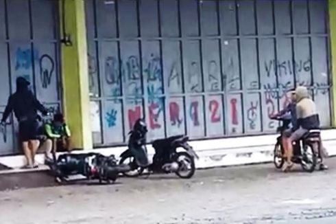 Video Viral 2 Remaja Dianiaya di Keramaian, Kepala Korban Ditendang dan HP Dirampas