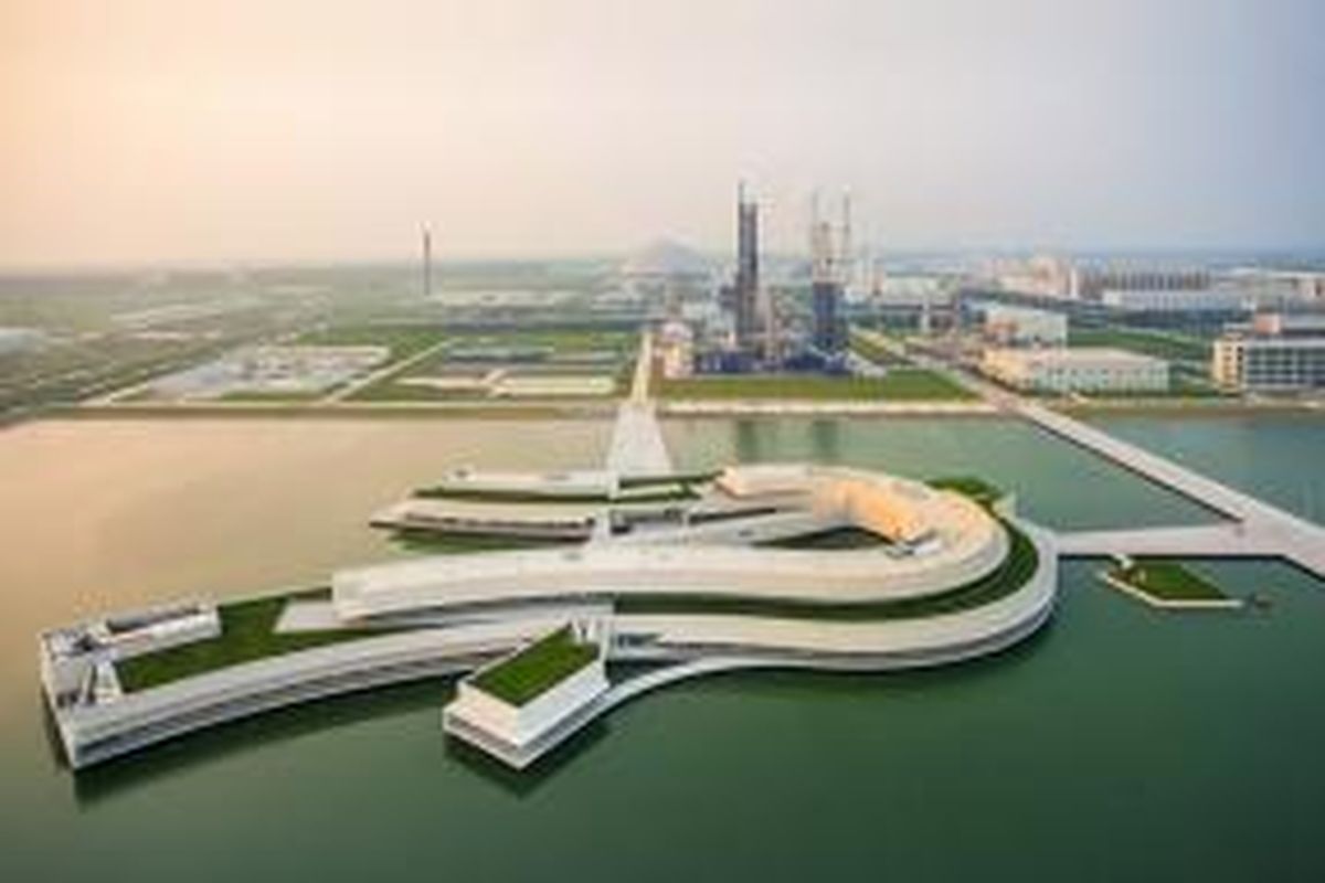 Bangunan itu akan berada di atas danau buatan seluas 100.000 meter persegi. Karena lokasinya yang unik, bangunan kantor tersebut juga dikenal dengan nama The Building on the Water. 