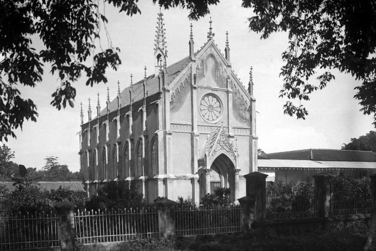 Foto Gereja Katedral Makassar yang diambil tahun 1900 - 1919