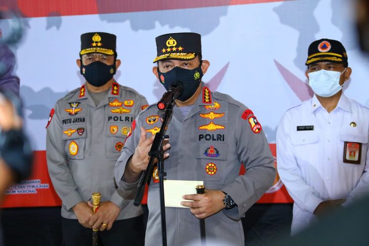 Kepala Kepolisian Republik Indonesia (Kapolri) Jenderal Listyo Sigit Prabowo saat meninjau pelaksanaan vaksinasi serentak di Discovery Mall Bali, Rabu (16/2/2022). Foto: Divisi Humas Polri