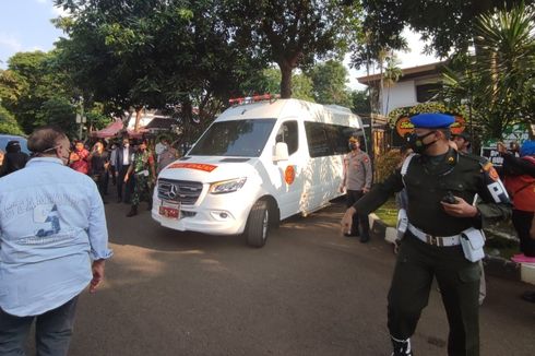 Disemayamkan 2 Jam di Rumah Dinas, Jenazah Tjahjo Kumolo Diberangkatkan untuk Dimakamkan