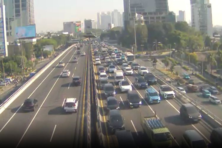 Lalu Lintas Tol Jakarta Jumat Pagi: Tol Dalam Kota, Janger, dan JORR Barat Padat