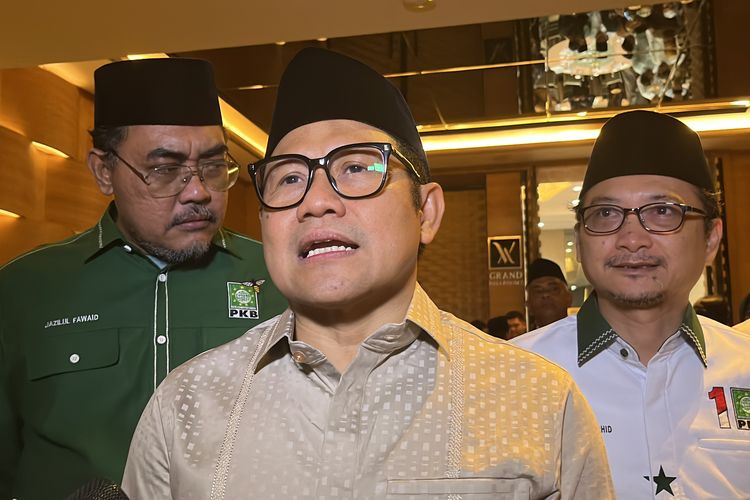 Ketua Umum Partai Kebangkitan Bangsa (PKB) Muhaimin Iskandar saat ditemui usai memberi pembekalan untuk bakal calon kepala daerah (Bacakada) di Vasa Hotel, Surabaya, Jawa Timur, Sabtu (4/5/2024).