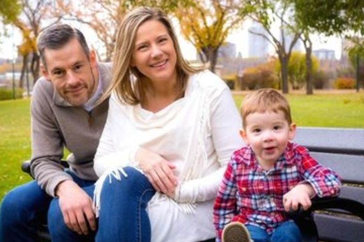 Dan Keiver bersama istri dan putrnya.