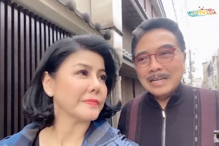 Desiree Tarigan dan suaminya, pengacara Hotma Sitompoel saat liburan di Jepang.