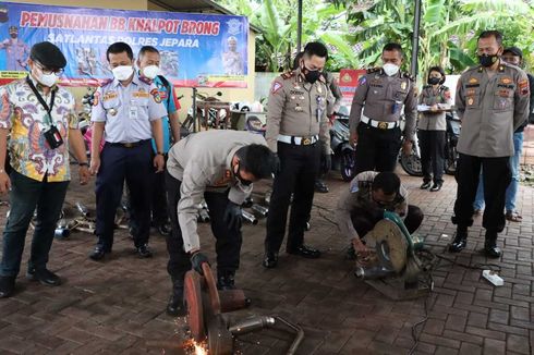 Polres Jepara Musnahkan Ratusan Knalpot Brong Hasil Razia Sepekan