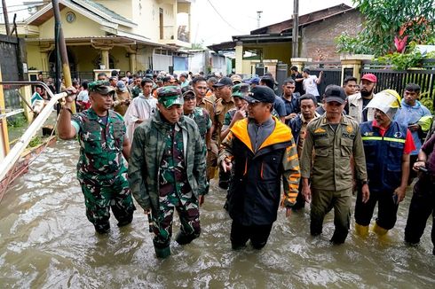 Gubernur Andi Sudirman Instruksikan BPBD Sulsel Evakuasi Warga Terdampak Banjir di Makassar