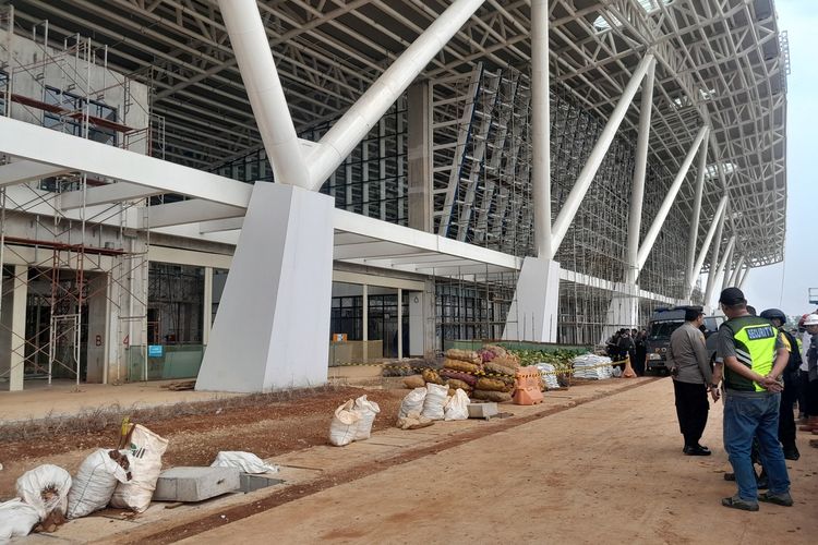 Progres pembangunan Stasiun KCJB Karawang pada 6 Juni 2023.