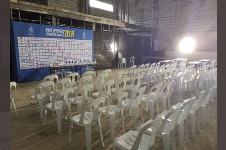 Gambar ruang konferensi pers atau ruang media di salah satu stadion yang digunakan untuk SEA Games 2019 Filipina cabang olahraga sepak bola.