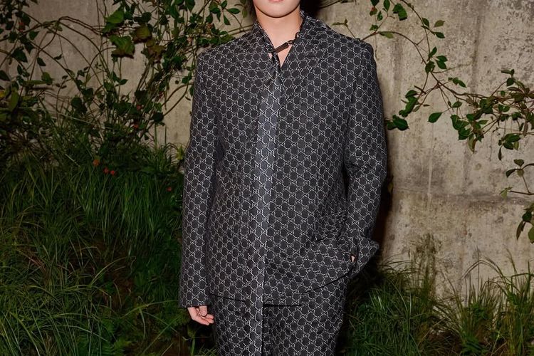 Lee Know Stray Kids saat menghadiri Gucci Cruise 2025 pada Selasa (13/5/2025) di Tate Modern, London, Inggris. Lee Know didapuk sebagai Global Brand Ambassador Gucci.