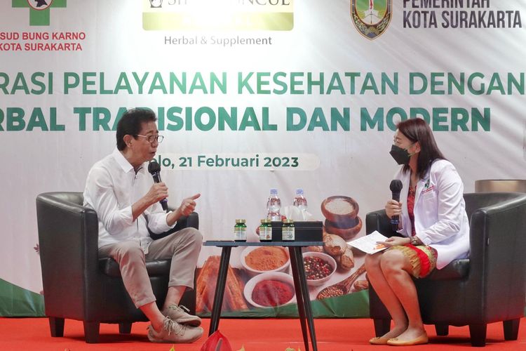 Direktur Sido Muncul Irwan Hidayat saat mengisi seminar dalam agenda peluncuran Kios Sehat Natural Sido Muncul di RSUD Bung Karno Solo, Selasa (21/2/2023).