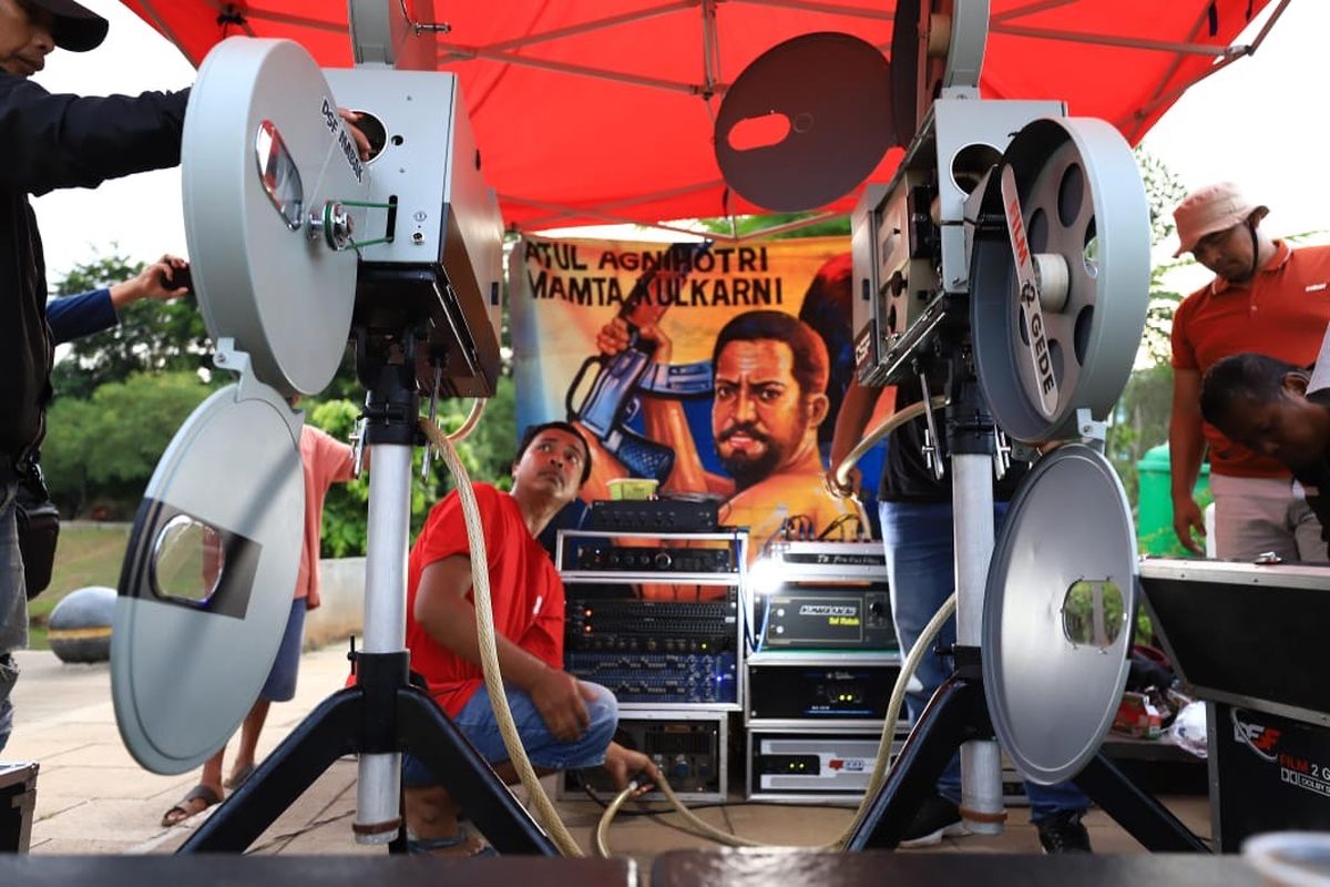 Film Jadul India Jadi Favorit Peminat Layar Tancap di Lebak Bulus