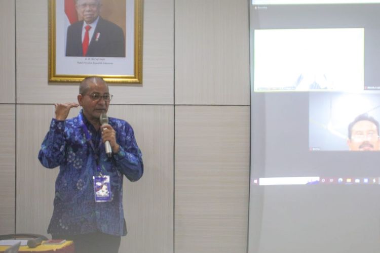 Kepala Biro Protokol, Humas, dan Media, Sekretariat Jenderal (Setjen) Dewan Perwakilan Daerah Republik Indonesia (DPD RI), Mahyu Darma, saat memaparkan proyek perubahan bertema Akselerasi Transformasi Digital Dalam Membangun Brand Image DPD RI (AKSI DPD RI) di lingkungan Setjen DPD RI, di Lembaga Administrasi Negara (LAN) RI, Jakarta, Kamis (6/4/2023).