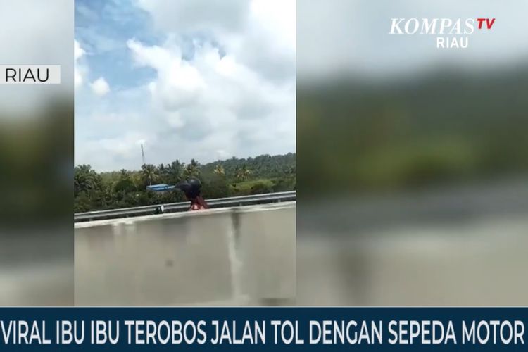 Tangkapan layar seorang ibu mengendarai motor melawan arus di Tol Pekanbaru-Dumai.
