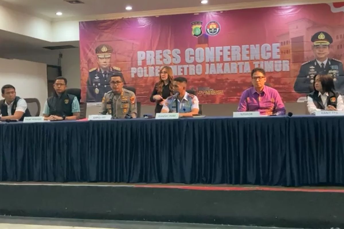 Konferensi pers terkait penemuan mayat CHR (16), putra perwira menengah (Pamen) TNI AU, di Polres Metro Jakarta Timur, Selasa (3/10/2023).