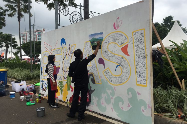 Aktivitas dalam acara Bekasi Zaman Now, di Jalan Boulevard Ahmad Yani Summarecon, Kota Bekasi, Jawa Barat, Minggu (11/2/2018).