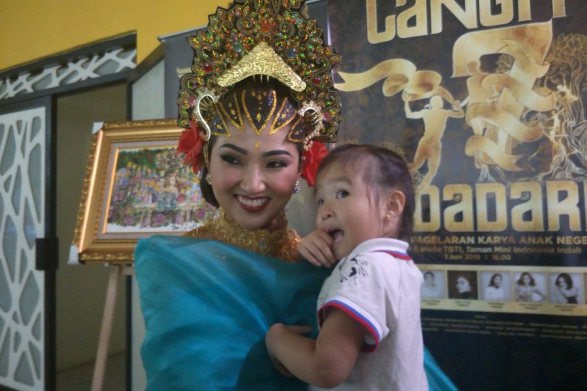 Sarwendah usai tampil dalam pementaran Langit 7 Bidadari di Teater Garuda, TMII, Jakarta Timur, Jumat (1/6/2018).