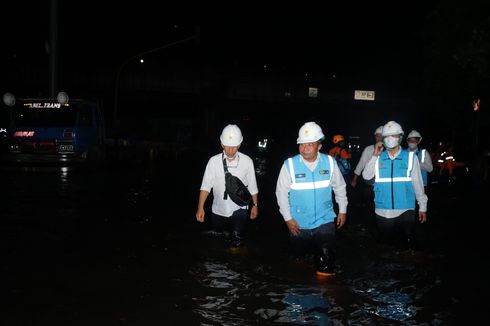 Jaringan Listrik di Kawasan Terdampak Banjir Rob Semarang Dipadamkan Sementara