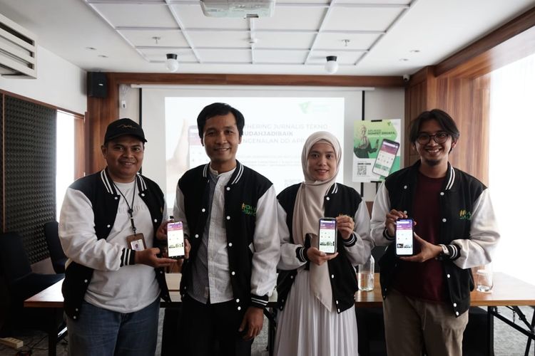 Lengkapi inovasi teknologi, Dompet Dhuafa perkenalkan aplikasi DD Apps sebagai langkah memudahkan masyarakat mengakses layanan di lembaga filantropi islam tersebut, Jakarta, Selasa (20/2/2024)