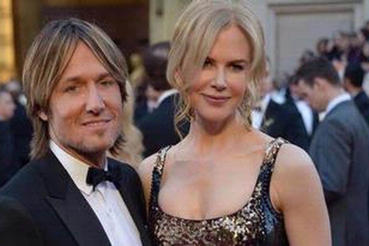 Aktris Nicole Kidman dan suaminya, penyanyi Keith Urban, hadir dalam acara red carpet Academy Awards 2013.