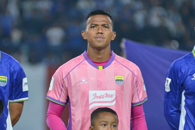 Sosok penjaga gawang Persib Bandung Teja Paku Alam yang catat cleansheet selama bulan Oktober 2025.